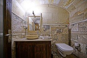 Maccan Cave Hotel