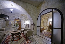 Maccan Cave Hotel