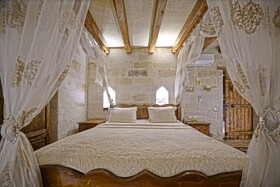 Maccan Cave Hotel