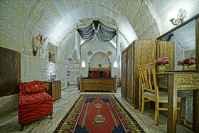 Maccan Cave Hotel