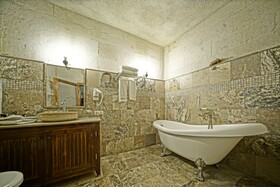 Maccan Cave Hotel
