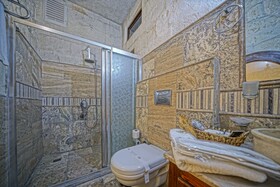 Maccan Cave Hotel