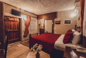 Maccan Cave Hotel