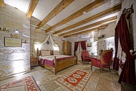 Maccan Cave Hotel