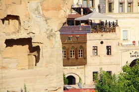 Oriental Cave Suites