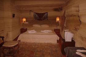 Oriental Cave Suites