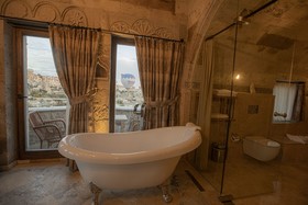 Sah Saray Cave Suites