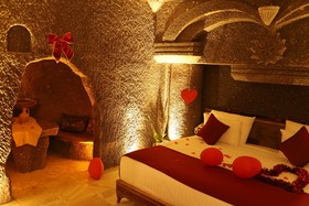 Sah Saray Cave Suites