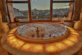 Sah Saray Cave Suites