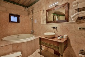 Sah Saray Cave Suites