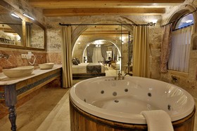 Sah Saray Cave Suites