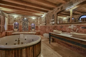 Sah Saray Cave Suites