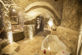 Sah Saray Cave Suites