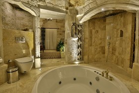 Sah Saray Cave Suites