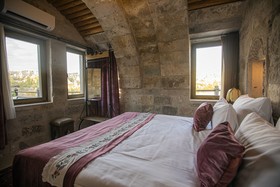 Sah Saray Cave Suites
