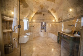 Sah Saray Cave Suites