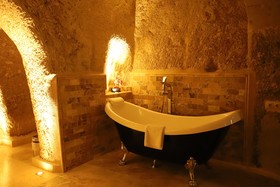 Sah Saray Cave Suites