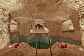 Sah Saray Cave Suites