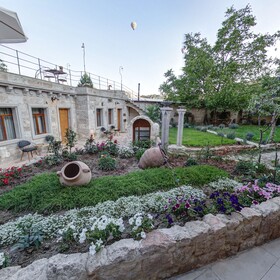 Sarnich Cave Suites