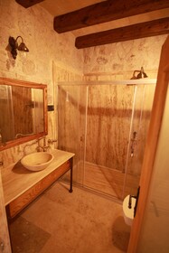 Sarnich Cave Suites