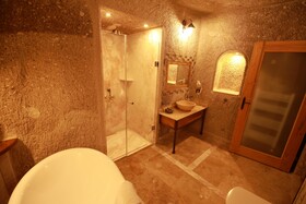 Sarnich Cave Suites