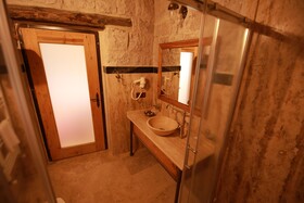 Sarnich Cave Suites
