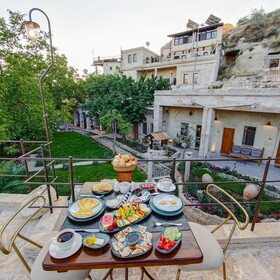 Sarnich Cave Suites