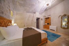 Secret Hill Cave Suites