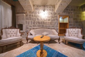Secret Hill Cave Suites