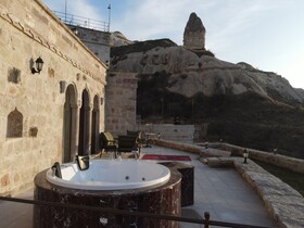 Secret Hill Cave Suites