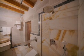 Secret Hill Cave Suites