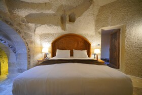 Secret Hill Cave Suites
