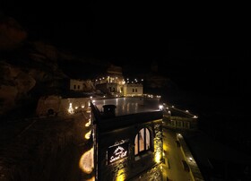 Secret Hill Cave Suites