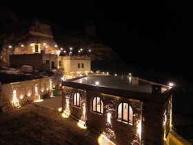 Secret Hill Cave Suites