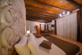 Secret Hill Cave Suites