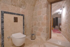 Secret Hill Cave Suites