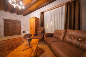 Secret Hill Cave Suites