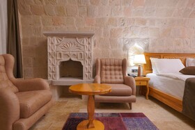 Secret Hill Cave Suites