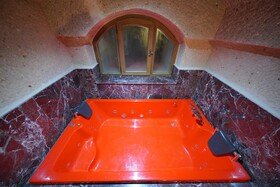 Secret Hill Cave Suites