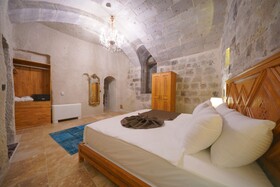 Secret Hill Cave Suites