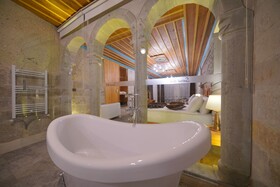 Secret Hill Cave Suites