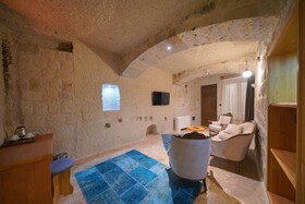 Secret Hill Cave Suites