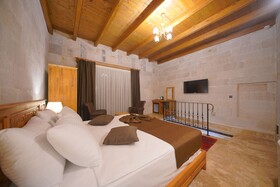 Secret Hill Cave Suites