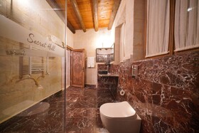 Secret Hill Cave Suites