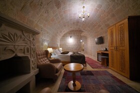 Secret Hill Cave Suites