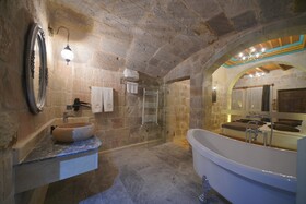 Secret Hill Cave Suites