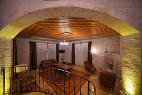 Secret Hill Cave Suites