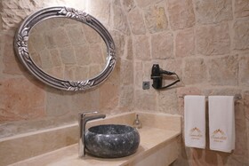 Secret Hill Cave Suites