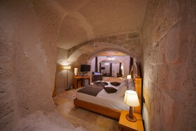 Secret Hill Cave Suites