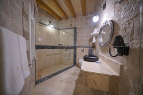 Secret Hill Cave Suites